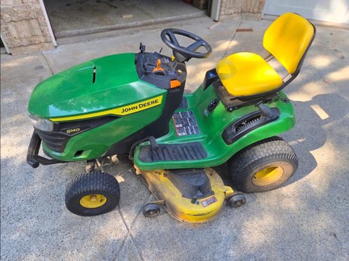 John Deere S140 riding lawn mower